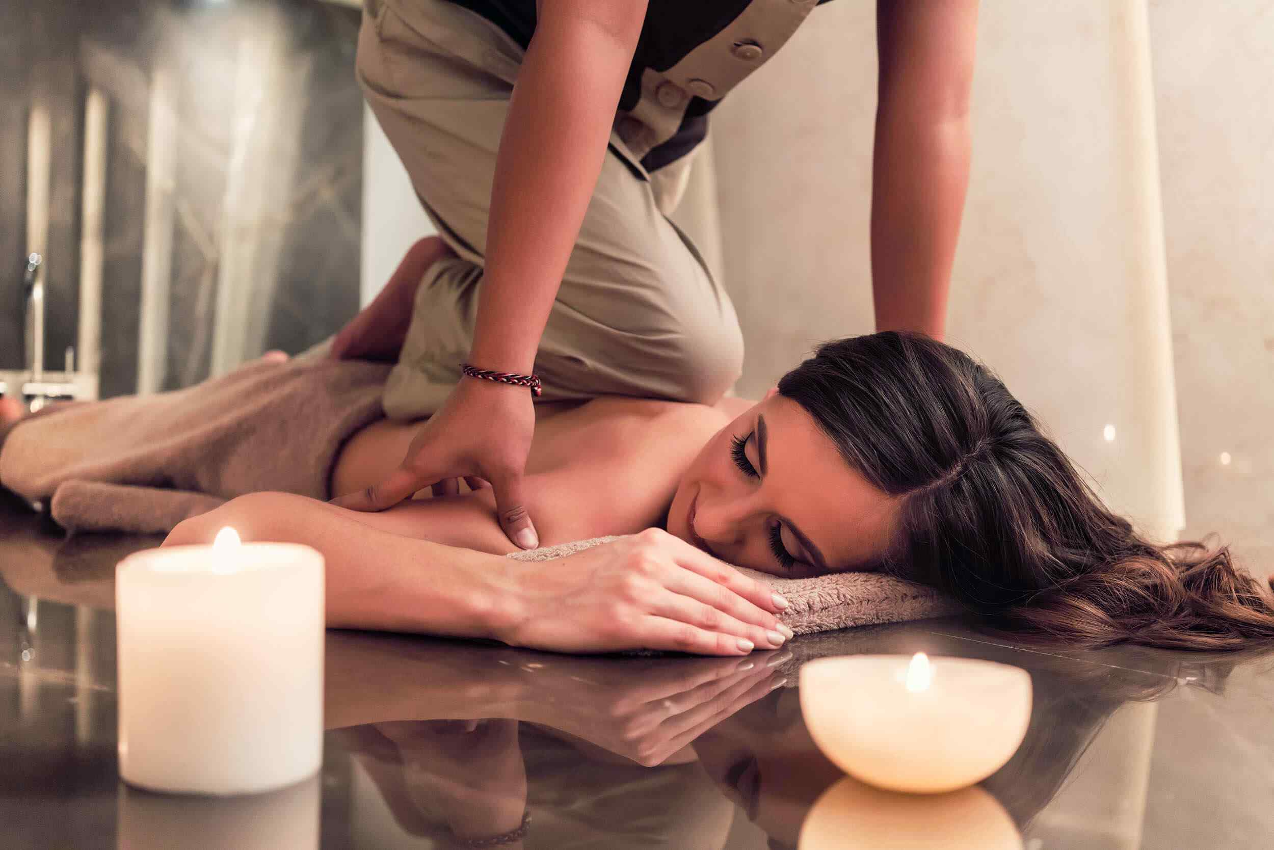 https://zentherapyparis.fr/wp-content/uploads/2018/10/spa-massage-15.jpg
